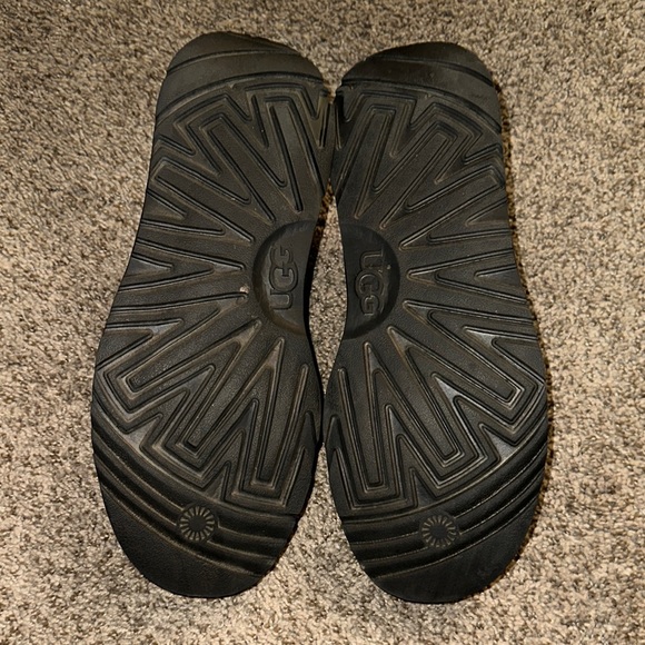 UGG Black Loafers Slip-Ons with Soft Fabric and Rounded Toe - Picture 9 of 9